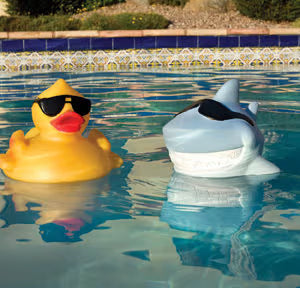 GAME LARGE SHARK FLOATING CHLORINE DISPENSER