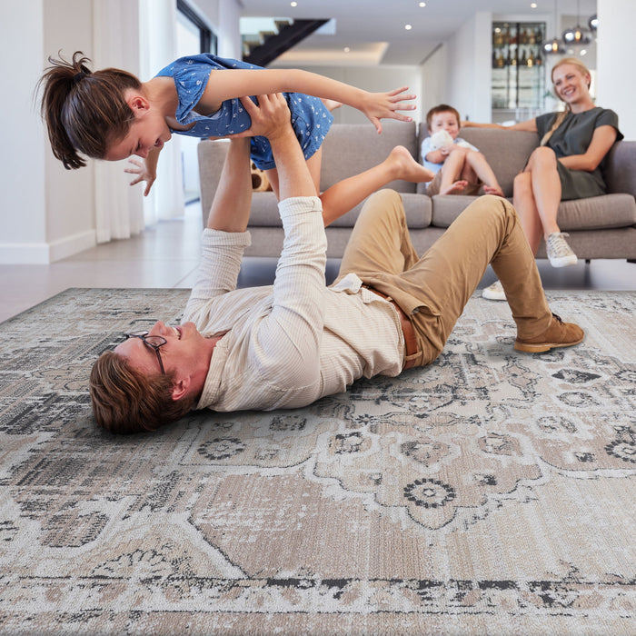 Payas - 8' X 10' Medallion Area Rug - Cream / Beige