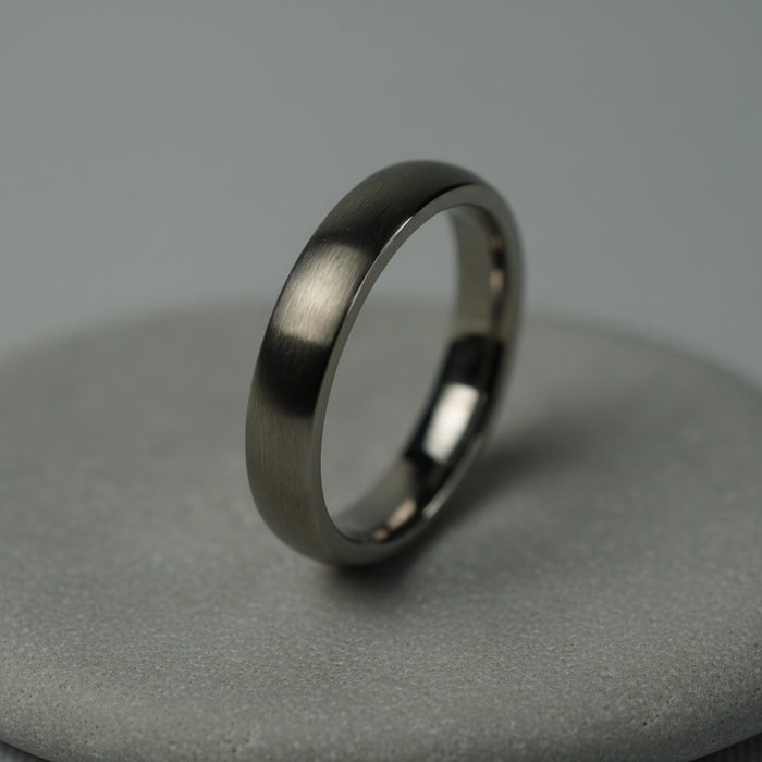 The Claymore 4mm, a round-profile titanium band