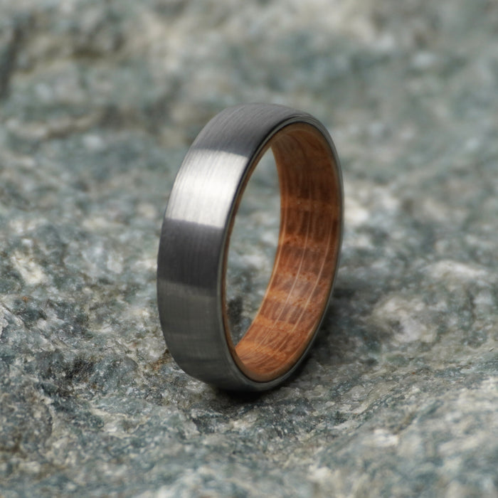 The Glen 6mm tungsten band with an oak barrel interior