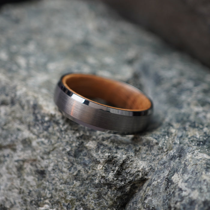 The Glencairn 6mm bevelled ring showing the barrel oak interior