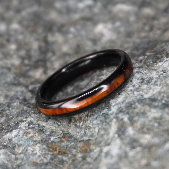 The Grain 4mm ring showing the Koa wood grain