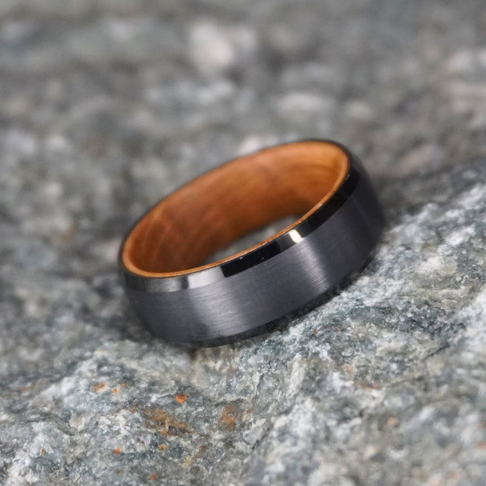 The Speyside 8mm bevelled ring with barrel oak lining