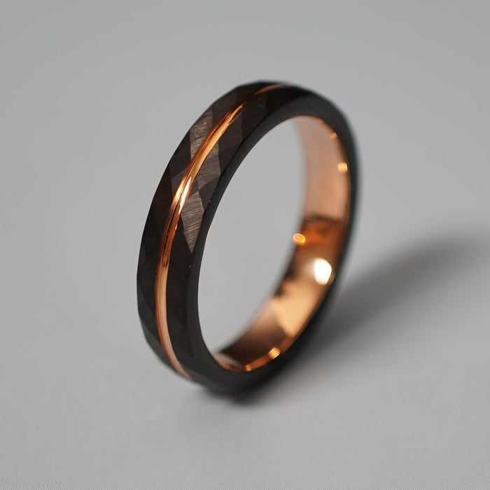 The Tana 4mm faceted ring in black and rose gold