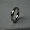 The Torque 4mm, a bevelled titanium band