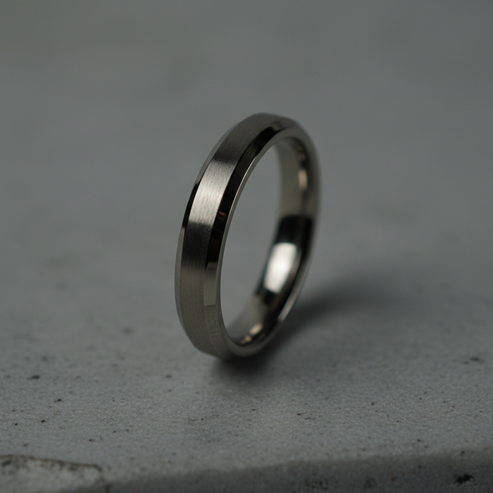 The Torque 4mm, a bevelled titanium band