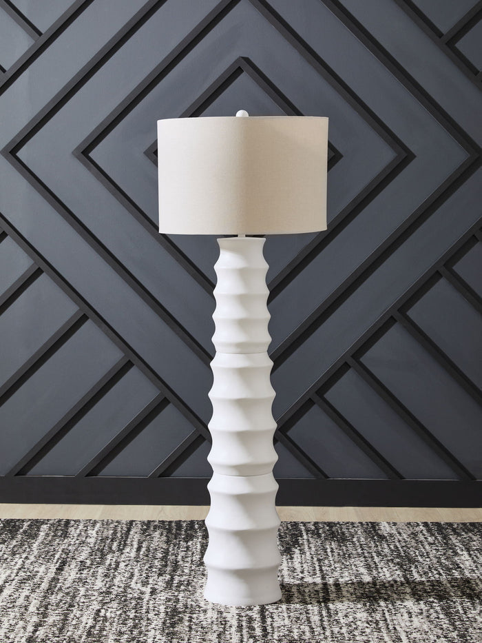Veraleigh - Poly Lamp